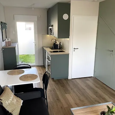 Studio Avec Jardin, Au Calme * La Rochelle (Charente-Maritime)